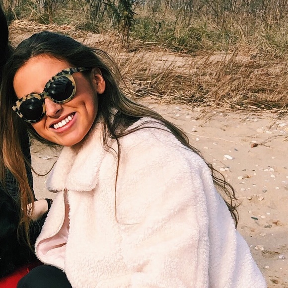 Meet your Posher, Isabelle - Picture 1 of 1